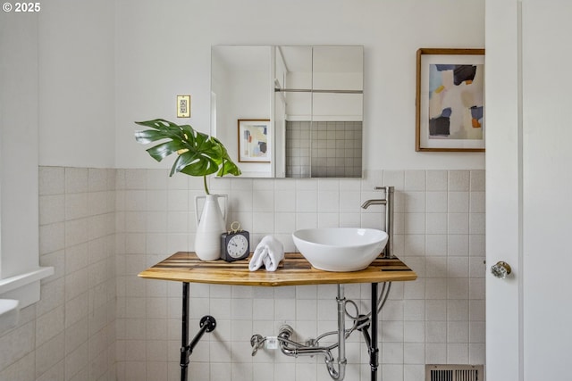 3737 NE 74th Ave, Portland, OR 97213 - bathroom featuring a sink and tile walls