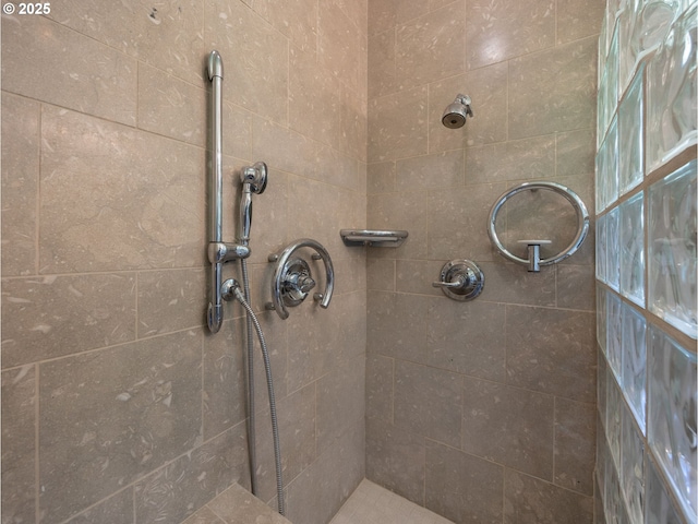 full bath featuring tiled shower