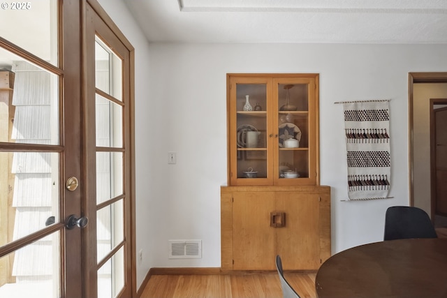 7625 N Fowler Ave, Portland, OR 97217 - dining space with light wood finished floors