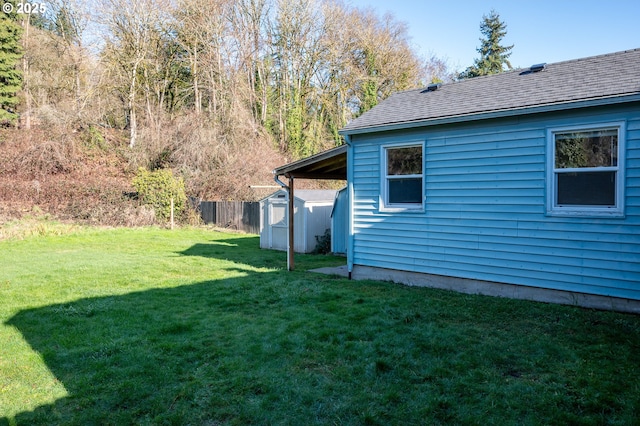 view of yard featuring a storage unit