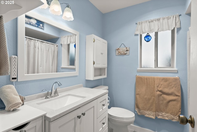 full bath featuring toilet, vanity, and a shower with curtain