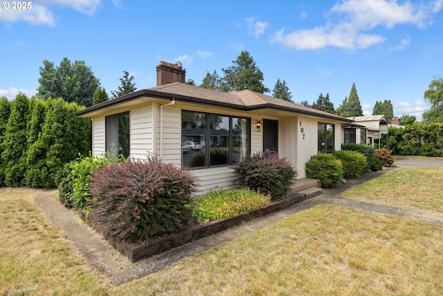 107 NW 10th Ave, Canby, OR 97013 - ranch-style home featuring a front lawn and a chimney
