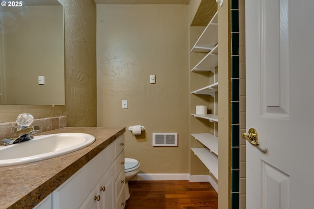 83500 Enterprise Rd, Creswell, OR 97426 - bathroom with wood finished floors, vanity, and a textured wall