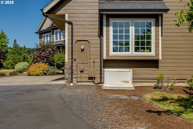 83500 Enterprise Rd, Creswell, OR 97426 - view of exterior entry with roof with shingles