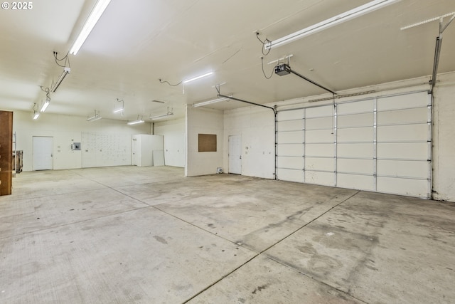 5580 Franklin Blvd, Eugene, OR 97403 - garage with a garage door opener
