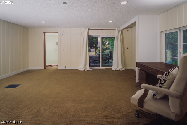 living area with visible vents, a textured ceiling, carpet, and recessed lighting
