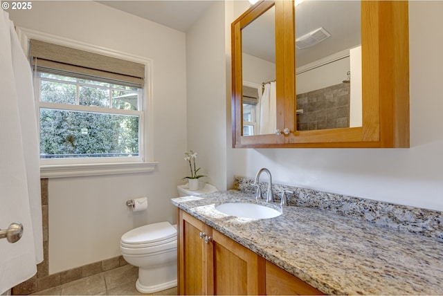 2645 SW Upper Drive Pl, Portland, OR 97201 - full bathroom with vanity, toilet, tile patterned flooring, curtained shower, and baseboards