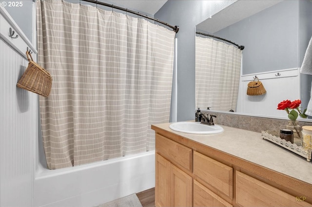 full bath with shower / bath combo and vanity