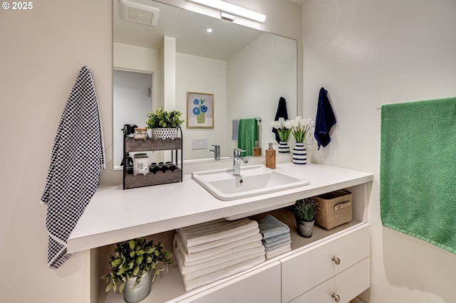 607 W 35th St, Vancouver, WA 98660 - bathroom featuring vanity