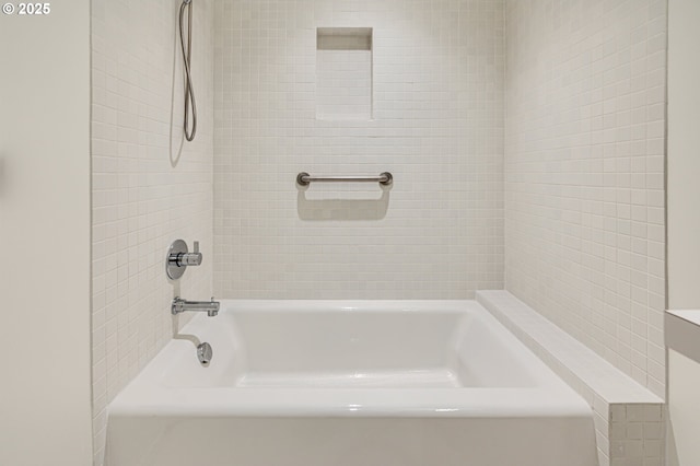 607 W 35th St, Vancouver, WA 98660 - bathroom with tub / shower combination