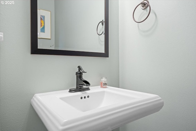 bathroom featuring a sink
