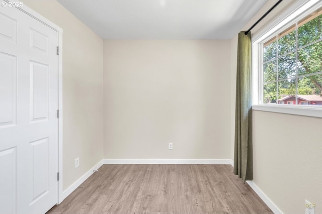 10105 NE 59th St, Vancouver, WA 98662 - empty room featuring light wood-style floors and baseboards