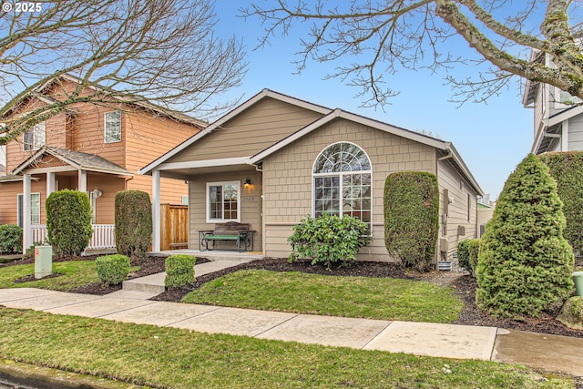 view of front of property with a front yard