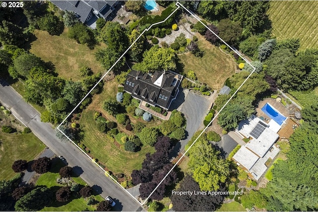 1221 SW Forest Meadows Way, Lake Oswego, OR 97034 - aerial view of property's location with property parcel outlined and a pool