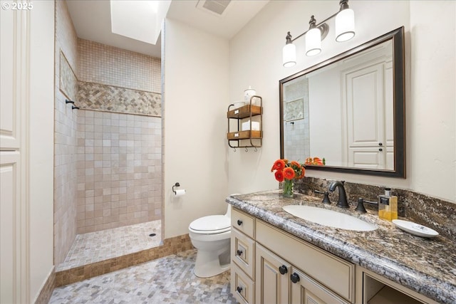 12955 NW Skyline Blvd, Portland, OR 97231 - full bathroom featuring a tile shower, toilet, vanity, and baseboards