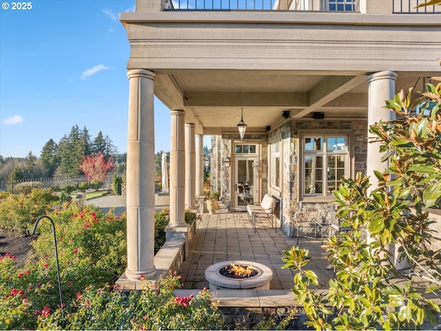 view of patio featuring an outdoor fire pit