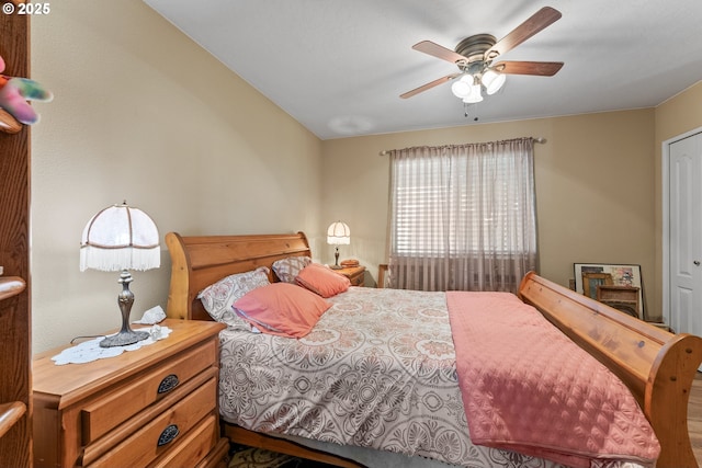 bedroom featuring ceiling fan