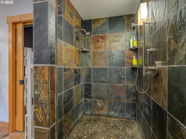 bathroom featuring tiled shower