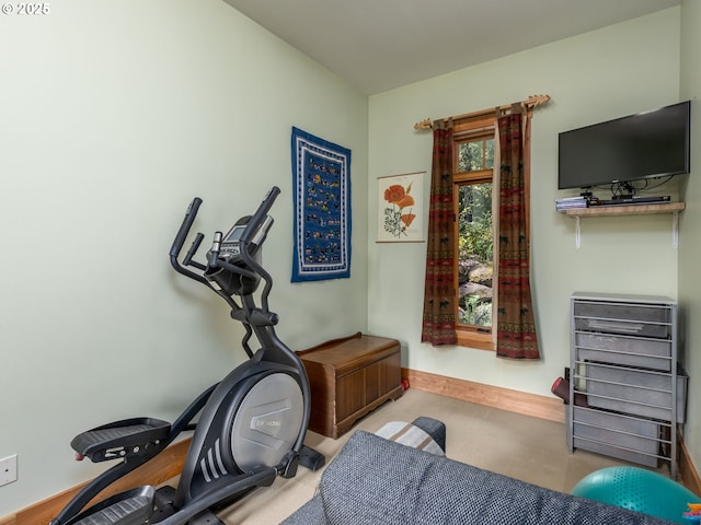 workout room featuring baseboards
