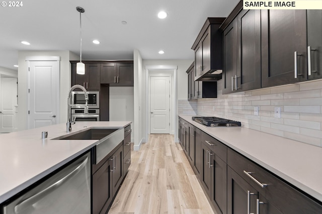 4206 NE 188th St Lot 328, Vancouver, WA 98686 - kitchen featuring recessed lighting, light countertops, appliances with stainless steel finishes, and light wood-type flooring
