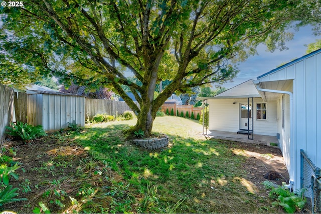 3406 E 12th St, Vancouver, WA 98660 - fenced backyard featuring a patio area