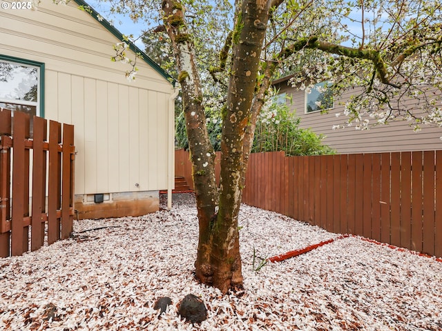 view of yard featuring fence