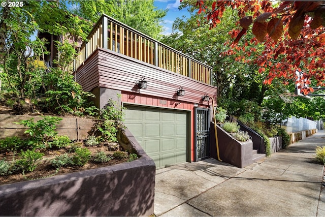 view of front of home with a garage and driveway