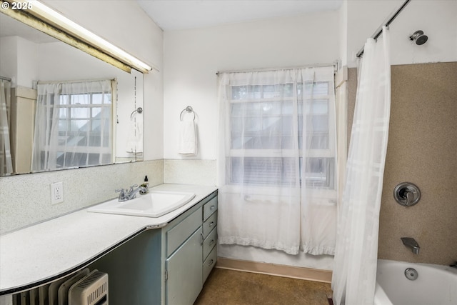 full bath with shower / bath combo and vanity