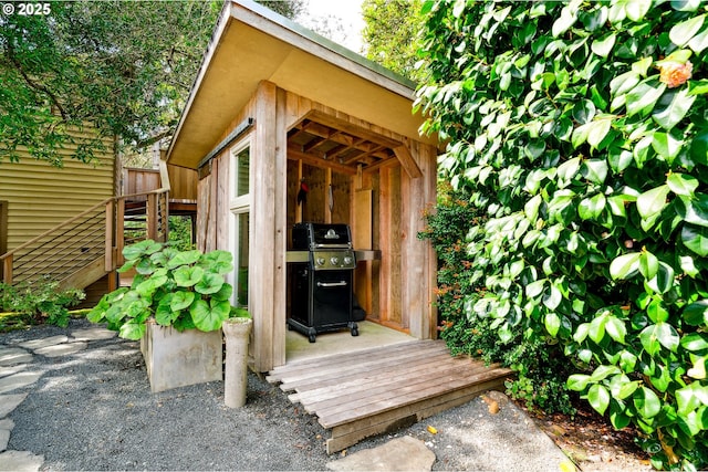 view of outbuilding featuring an outdoor structure