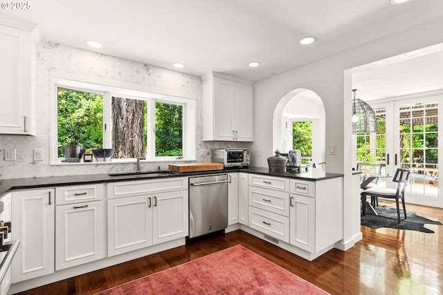 2917 Westview Cir, Lake Oswego, OR 97034 - kitchen featuring stainless steel dishwasher, plenty of natural light, a sink, dark wood-style flooring, and recessed lighting