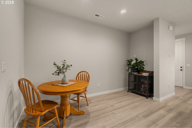 dining space with recessed lighting, baseboards, visible vents, and light wood finished floors