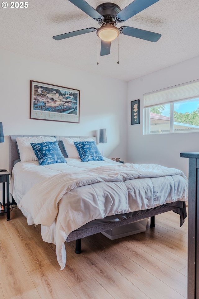 12520 SW Prince Albert St, King City, OR 97224 - bedroom featuring light wood-type flooring, a textured ceiling, and ceiling fan