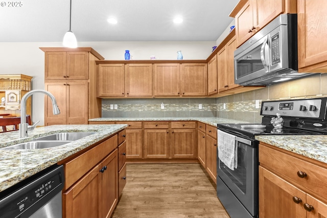 2741 25th Pl, Forest Grove, OR 97116 - kitchen with stainless steel appliances, a sink, light wood finished floors, backsplash, and light stone counters