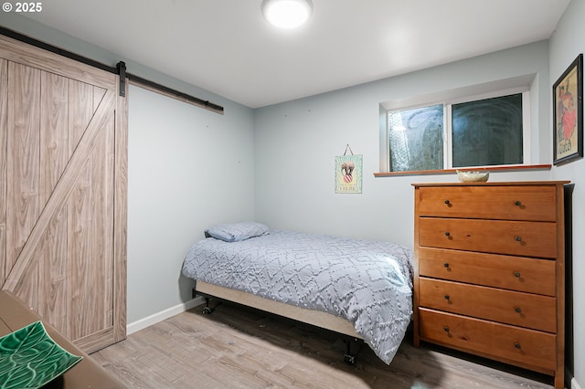 536 Kingswood Ave, Eugene, OR 97405 - bedroom featuring baseboards, a barn door, and wood finished floors