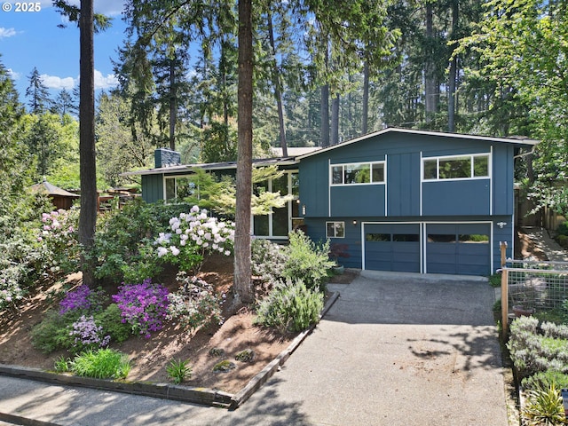 536 Kingswood Ave, Eugene, OR 97405 - view of front facade with an attached garage and concrete driveway