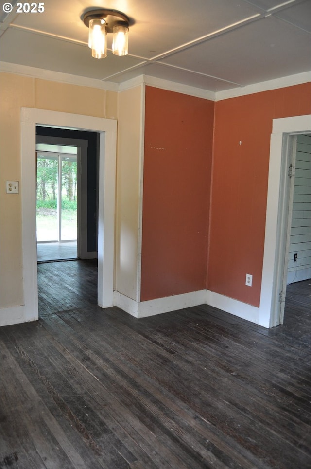 87624 Territorial Rd, Veneta, OR 97487 - unfurnished room featuring dark wood-style flooring, baseboards, and ornamental molding