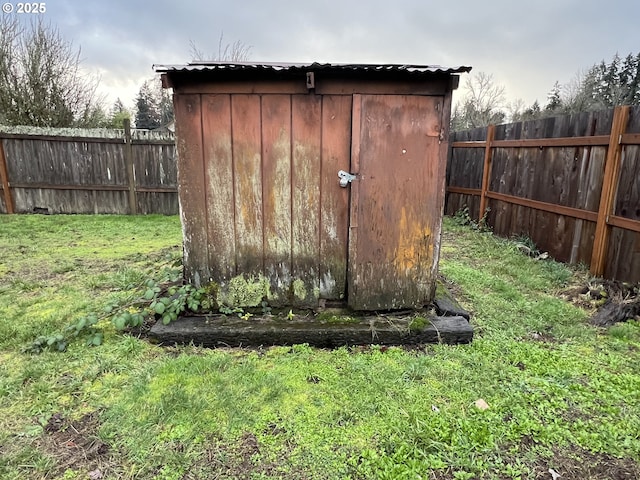 view of outbuilding featuring a lawn