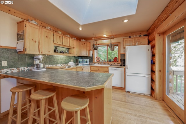 35919 NE 25th Cir, Washougal, WA 98671 - kitchen featuring white appliances, a sink, plenty of natural light, a peninsula, and recessed lighting