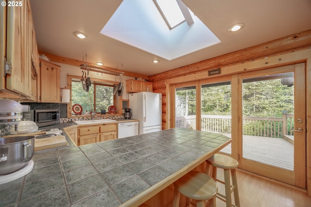 35919 NE 25th Cir, Washougal, WA 98671 - kitchen featuring white appliances, a sink, a skylight, a peninsula, and recessed lighting