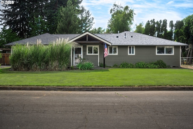 14424 SE Bevington Ct, Milwaukie, OR 97267 - ranch-style house featuring a front lawn