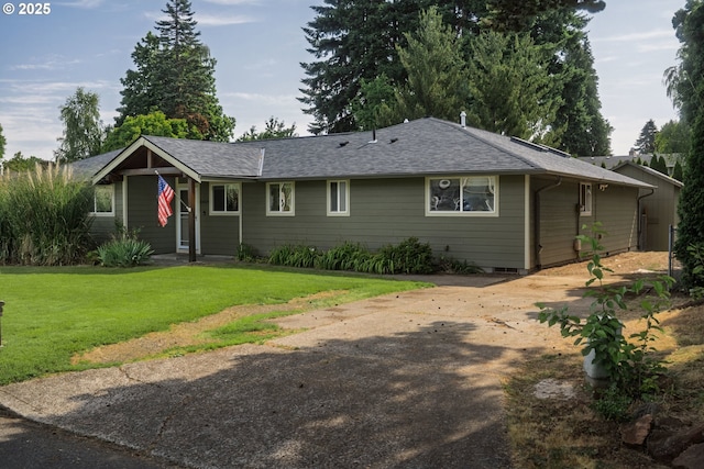 14424 SE Bevington Ct, Milwaukie, OR 97267 - ranch-style home featuring a front yard and a shingled roof