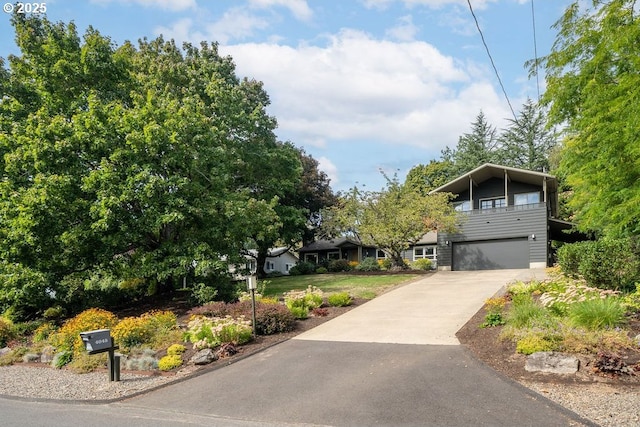 view of front facade with driveway and an attached garage