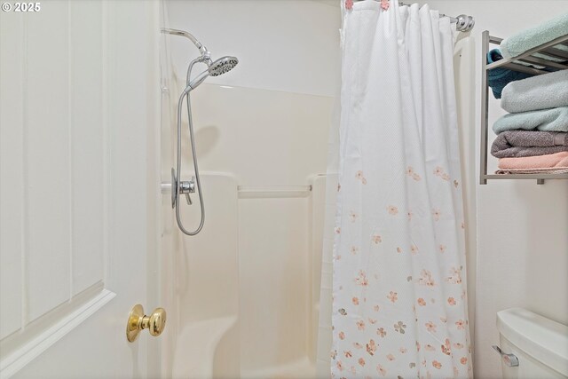 14644 SE Sterling Ct, Clackamas, OR 97015 - bathroom with toilet and shower / tub combo