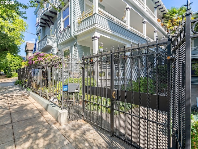 2127 NW Irving St Unit 104, Portland, OR 97210 - view of gate