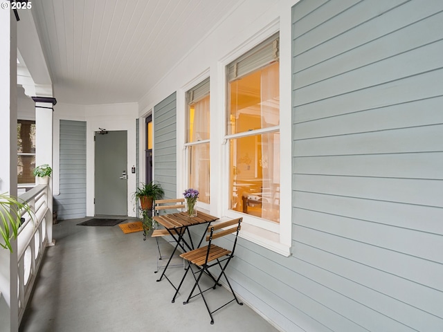 2127 NW Irving St Unit 104, Portland, OR 97210 - view of porch
