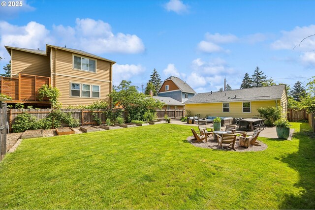 5515 SE 62nd Ave, Portland, OR 97206 - view of yard featuring a garden and a patio area
