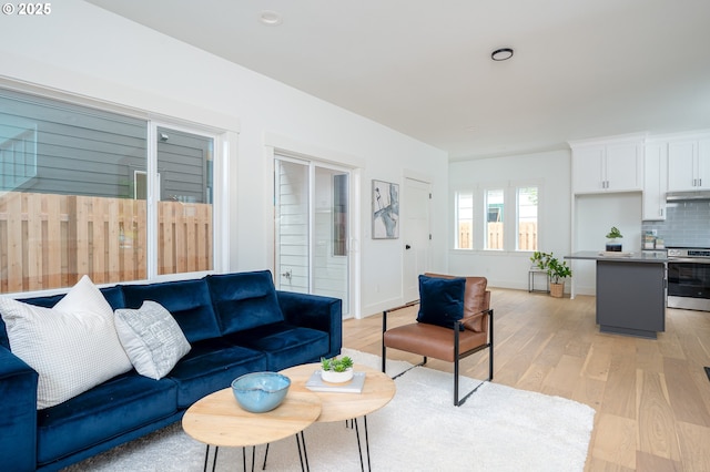 5827 NE 16th Ave, Portland, OR 97211 - living room featuring light wood-style flooring and baseboards