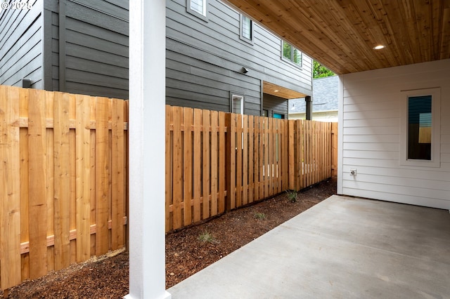 5827 NE 16th Ave, Portland, OR 97211 - view of patio / terrace