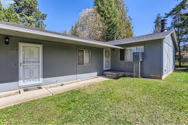 12172 SE Beckman Ave, Milwaukie, OR 97222 - view of front facade with a front lawn