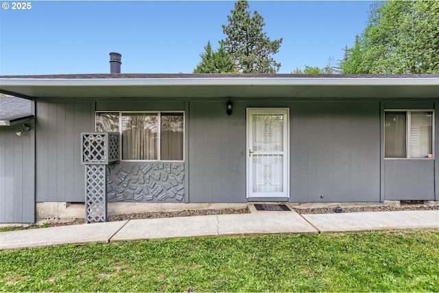 12172 SE Beckman Ave, Milwaukie, OR 97222 - entrance to property featuring a porch